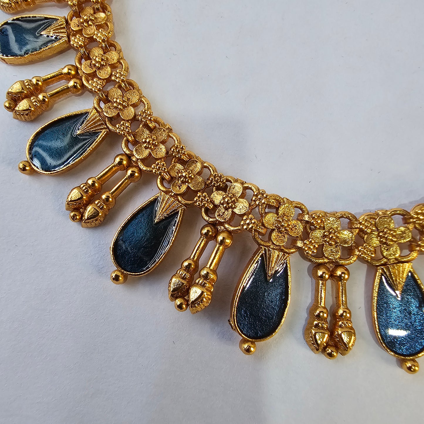 Angel Glitterz – Dark-Toned Drop Accent Necklace Set (AG8099)