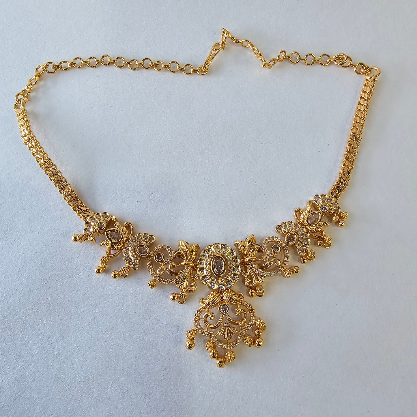 Stone Accent Floral Motif Necklace Set (AG8108)