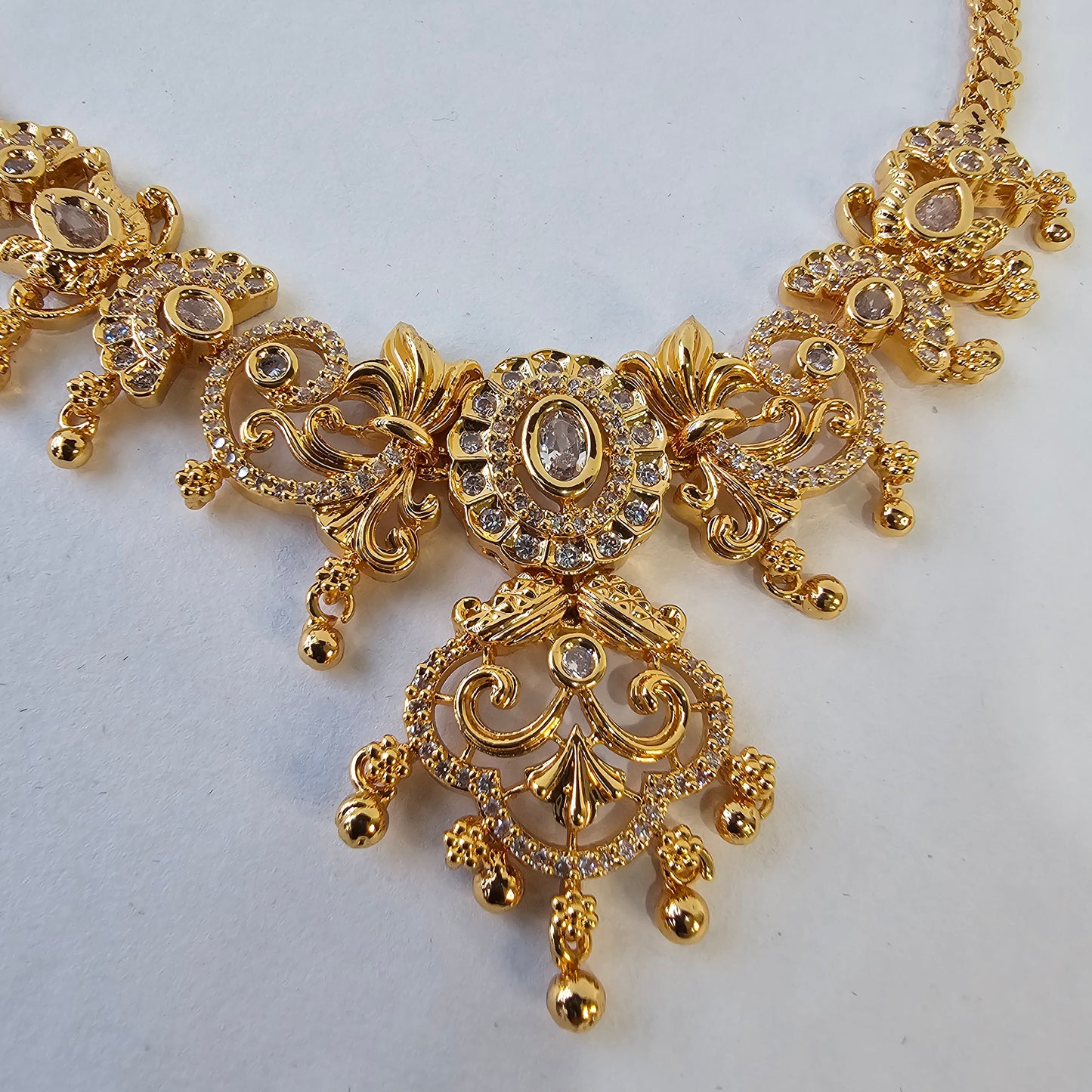Stone Accent Floral Motif Necklace Set (AG8108)
