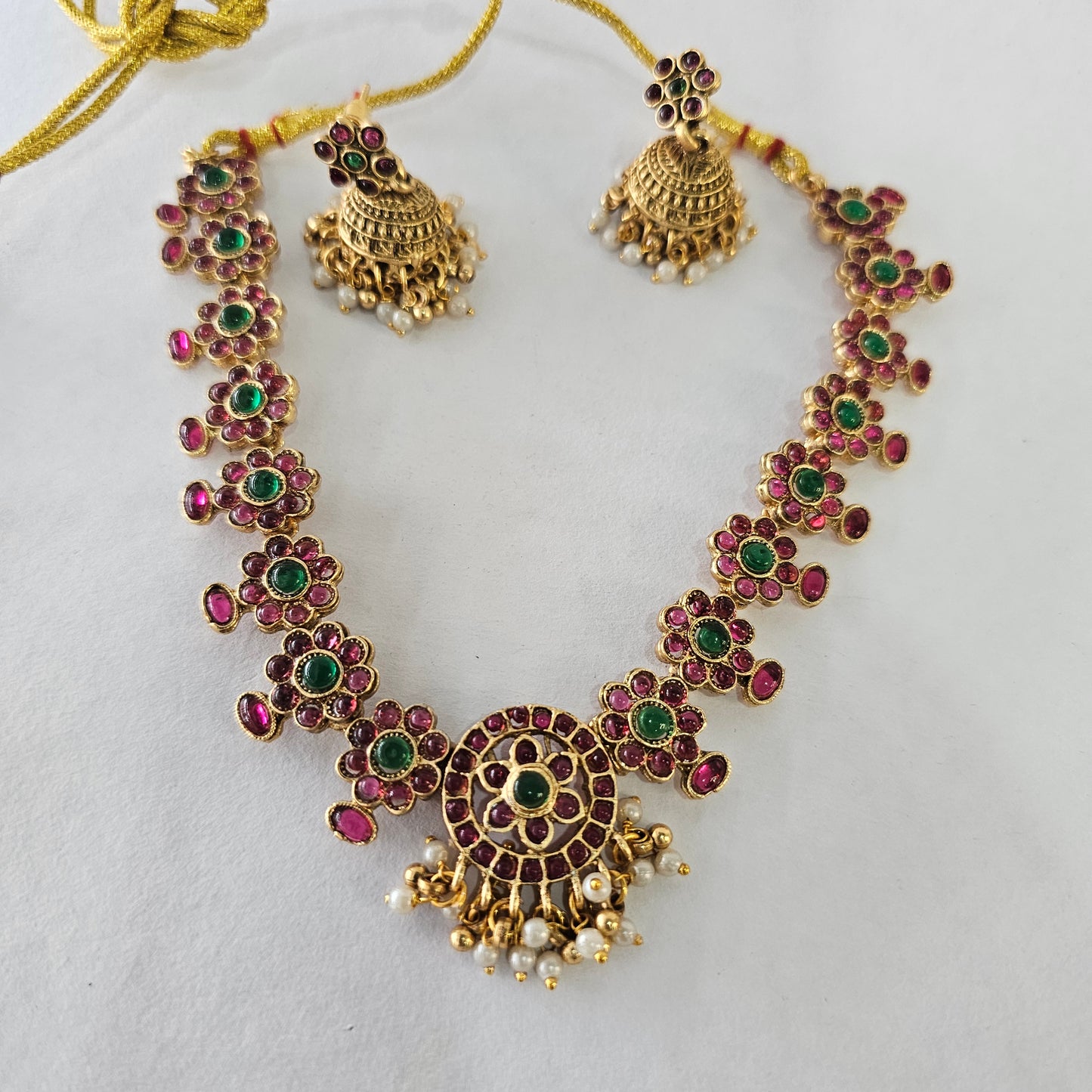 Angel Glitterz – Floral Kemp Stone Medallion Short Necklace Set (AG8134)