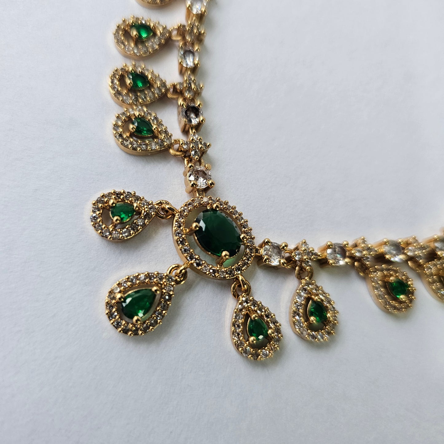 Angel Glitterz – White & Green AD Stone Accent Short Necklace Set (AG8139)