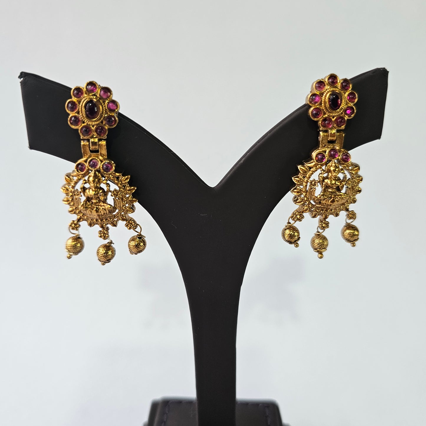 Angel Glitterz – Ruby Tone Accent Deity Motif Short Necklace Set (AG8189)